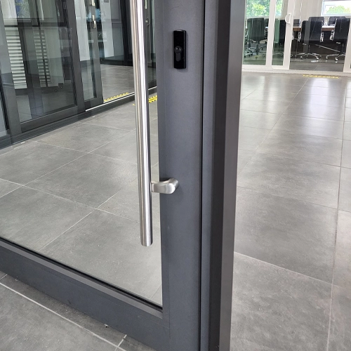 MG-4000 impact resistant pivot door